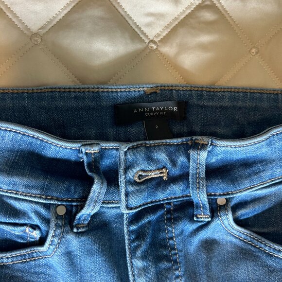 Ann Taylor High Rise Skinny Jeans - Size 2, Classic Indigo Wash - Picture 3 of 3